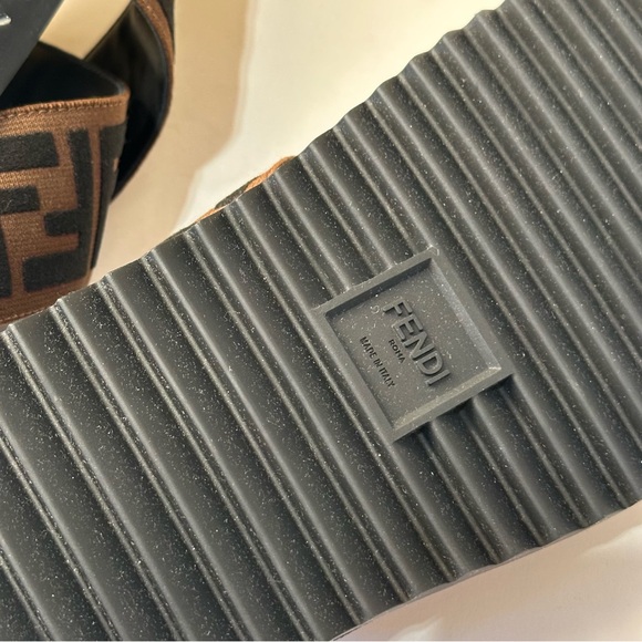 Fendi Men's Black and Brown Logo Slide Sandals - Picture 6 of 7